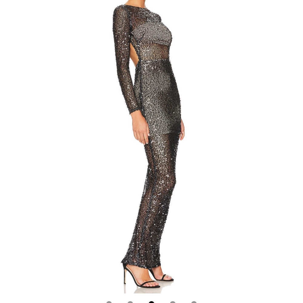 Tayla long sleeve gown in black